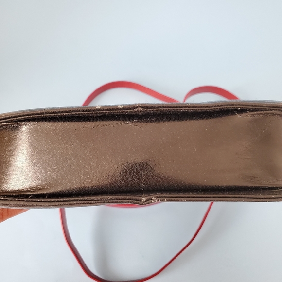 Vintage black purse with mirror and wire handle - Picture 9 of 13